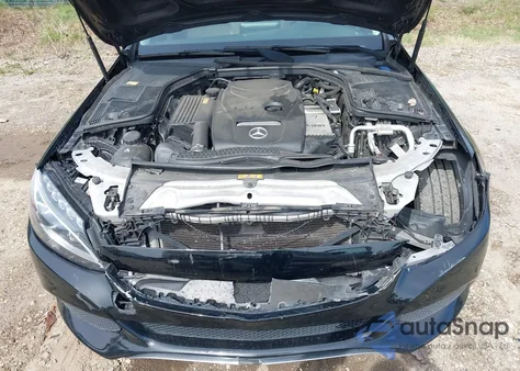 2016 Mercedes-Benz C 300 4Matic/Luxury 4Matic/Sport 4Matic z USA, uszkodzony, nr VIN 55SWF4KB9GU103684